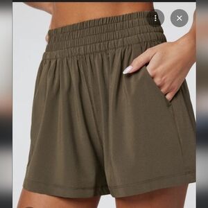 NWOT Vuori Villa Hogh Rise Short